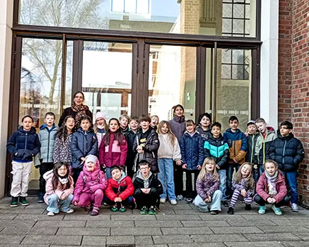 Klasse vor der Tür des Musikforums