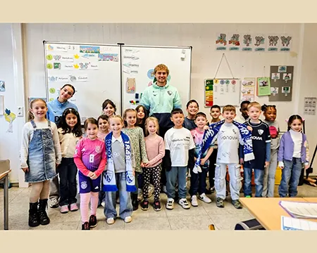 Klassenfoto mit Spieler und einer 1. Klasse